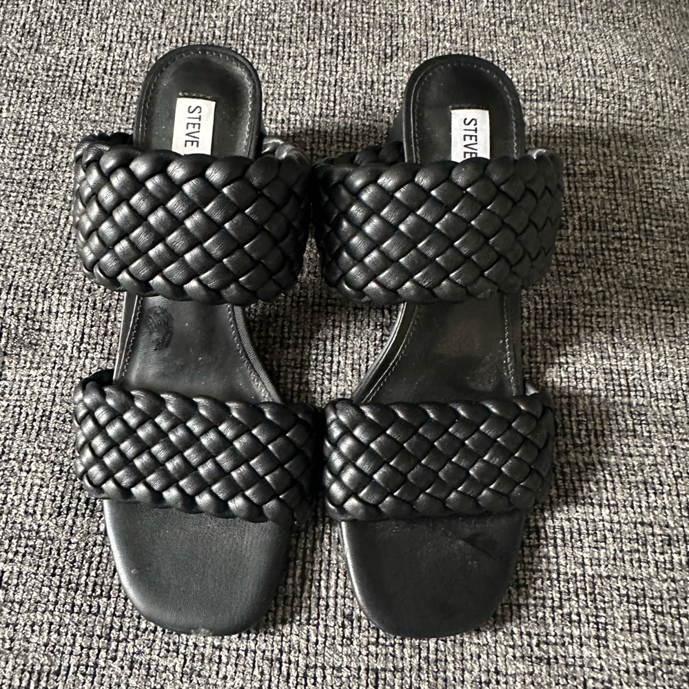 Cute, comfortable Steve Madden black sandals
